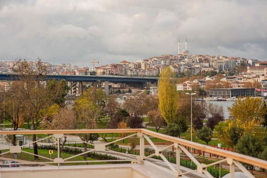 Waterfront Apartment By The Tram - Terrace With Dome & Golden Horn View In Fatih Istanbulská provincie Exteriér fotografie