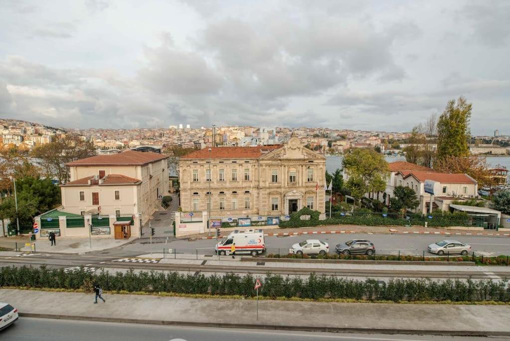 Waterfront Apartment By The Tram - Terrace With Dome & Golden Horn View In Fatih Istanbulská provincie Exteriér fotografie