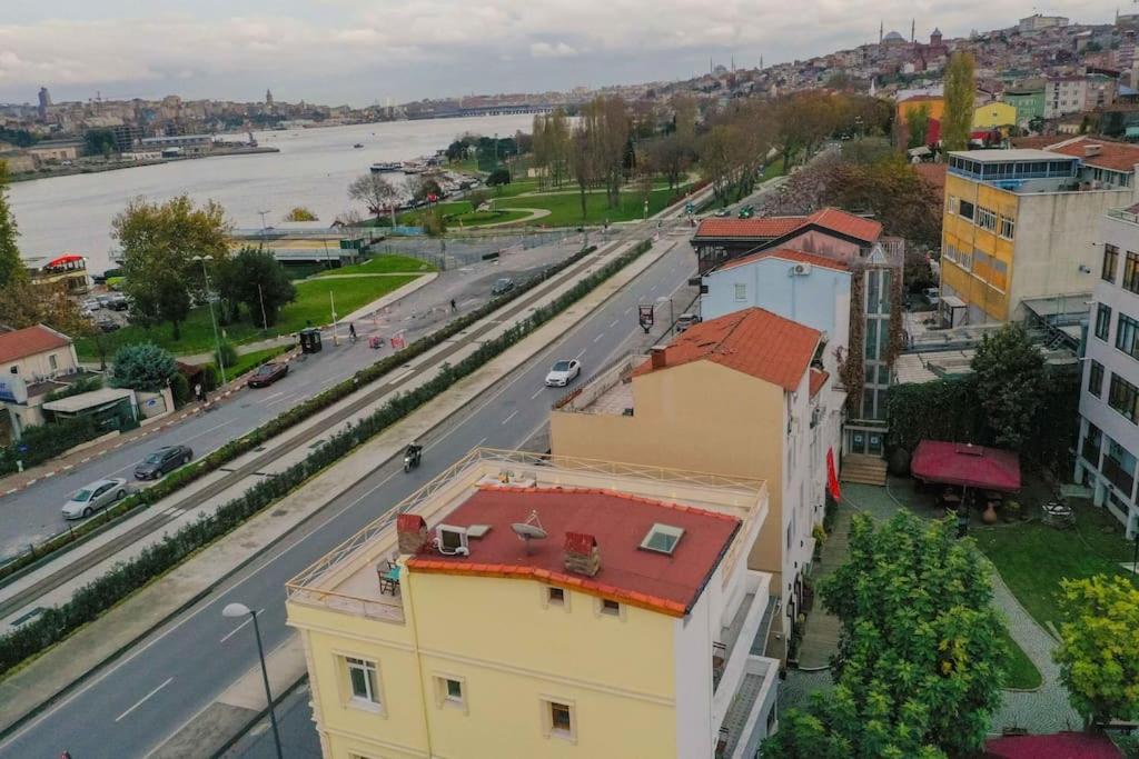 Waterfront Apartment By The Tram - Terrace With Dome & Golden Horn View In Fatih Istanbulská provincie Exteriér fotografie