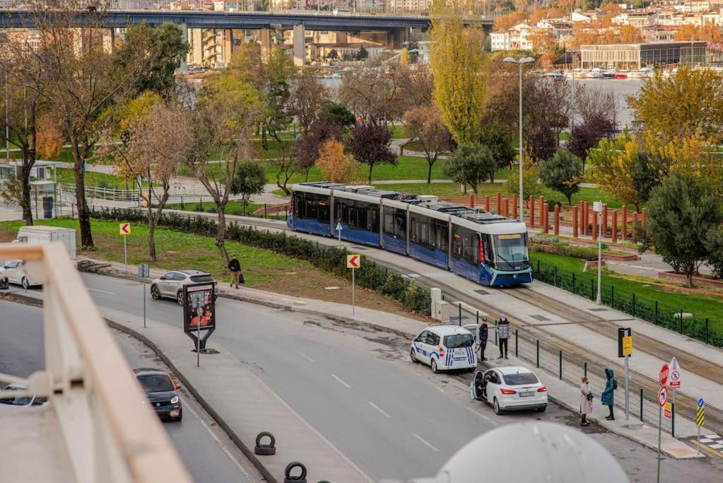 Waterfront Apartment By The Tram - Terrace With Dome & Golden Horn View In Fatih Istanbulská provincie Exteriér fotografie