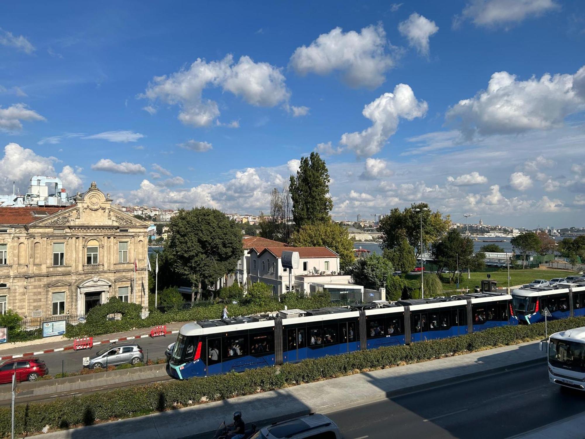 Waterfront Apartment By The Tram - Terrace With Dome & Golden Horn View In Fatih Istanbulská provincie Exteriér fotografie